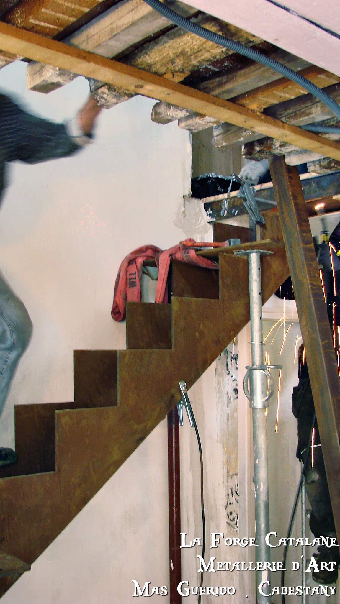 escalier limons cremaillere lisse decoupe laser marches fer  10 forge catalane.jpg